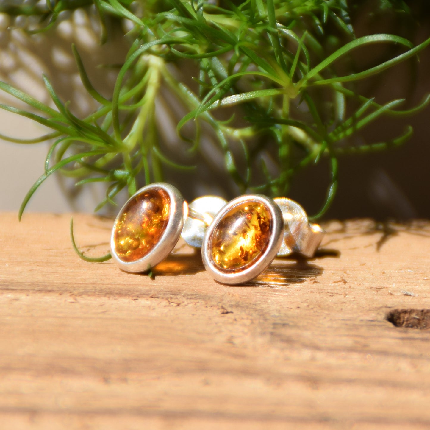 Oval stud earrings with natural Baltic amber and 925 silver, MJ Baltica, BK037