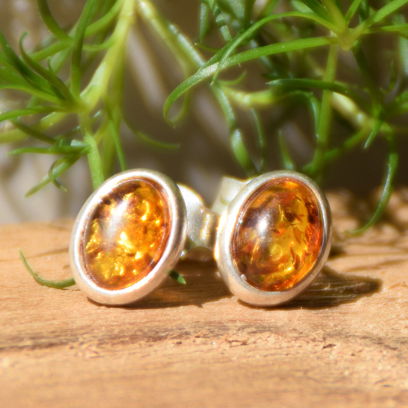 Oval stud earrings with natural Baltic amber and 925 silver, MJ Baltica, BK037