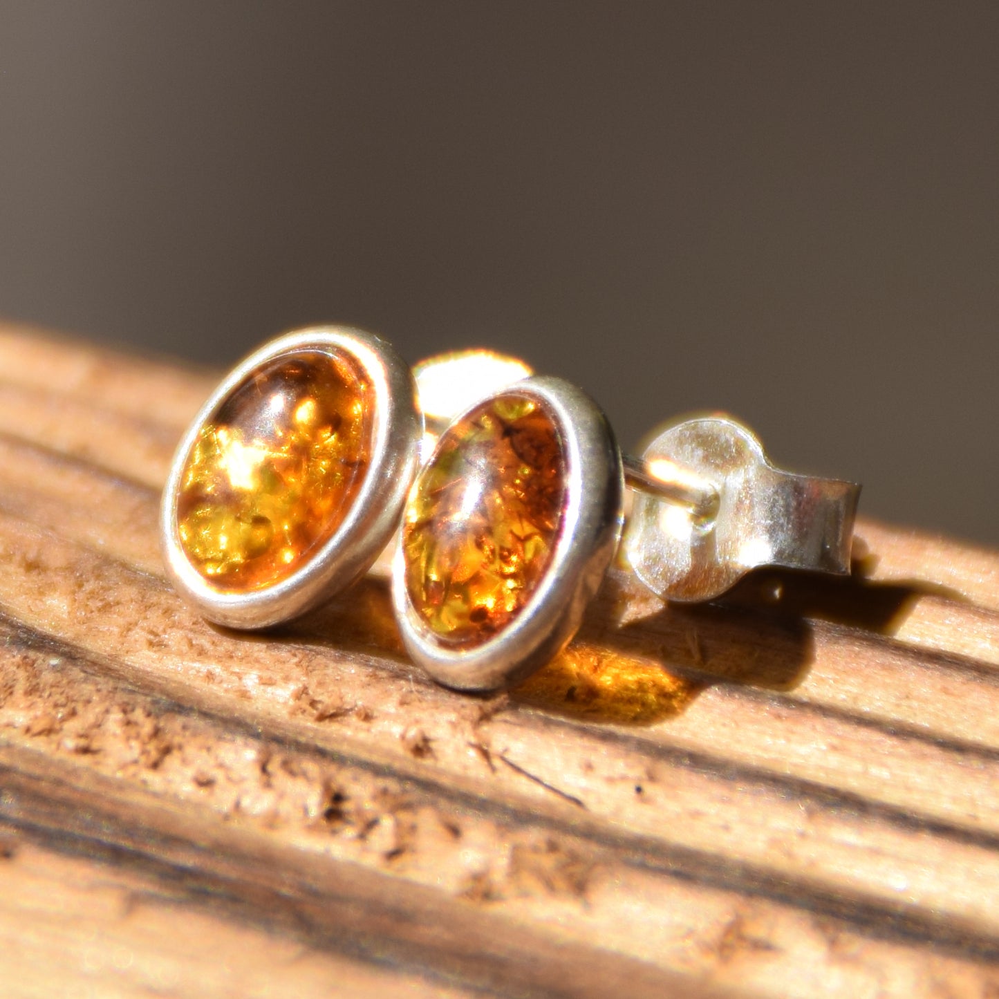 Oval stud earrings with natural Baltic amber and 925 silver, MJ Baltica, BK037