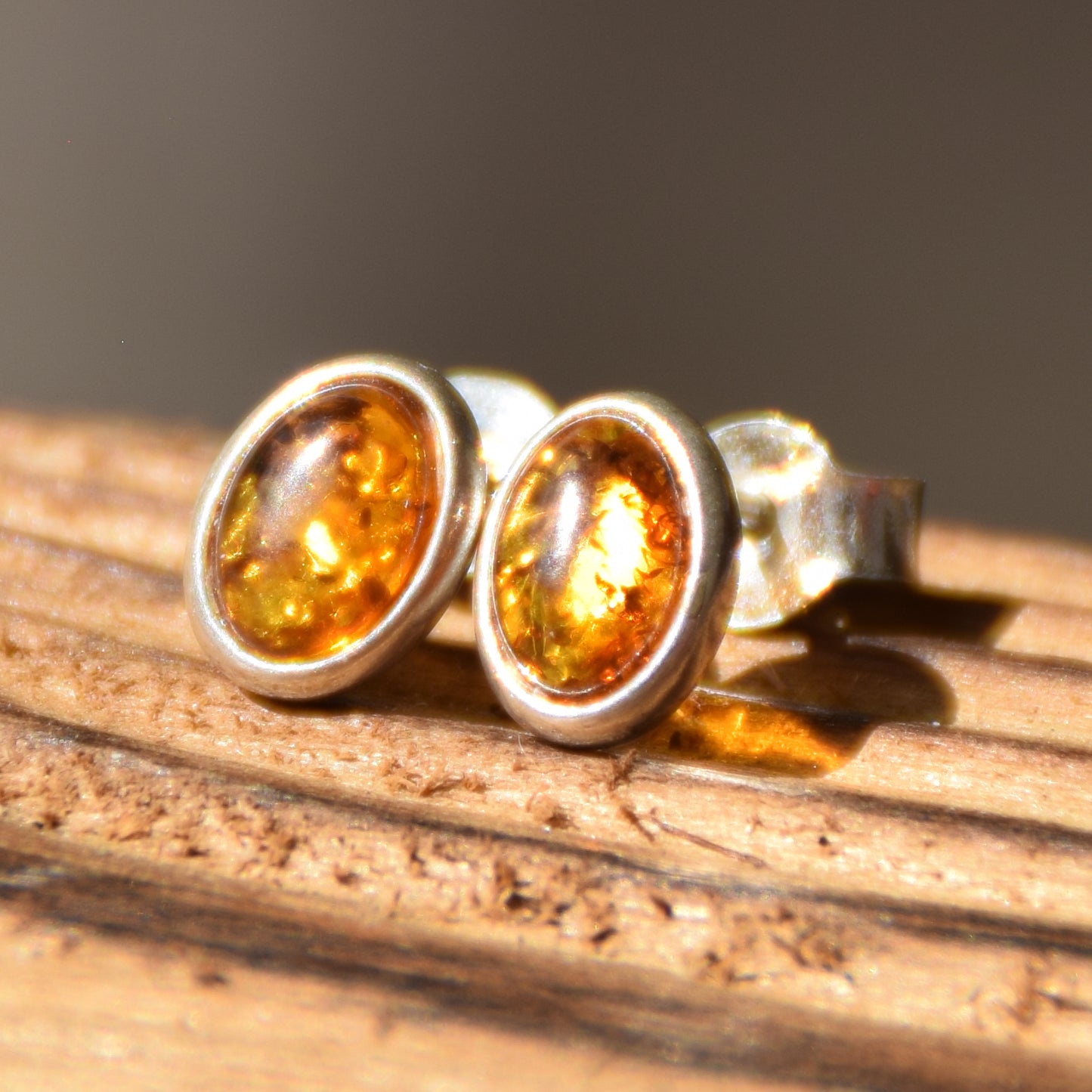 Oval stud earrings with natural Baltic amber and 925 silver, MJ Baltica, BK037