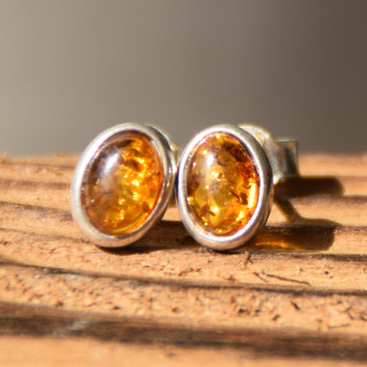 Oval stud earrings with natural Baltic amber and 925 silver, MJ Baltica, BK037