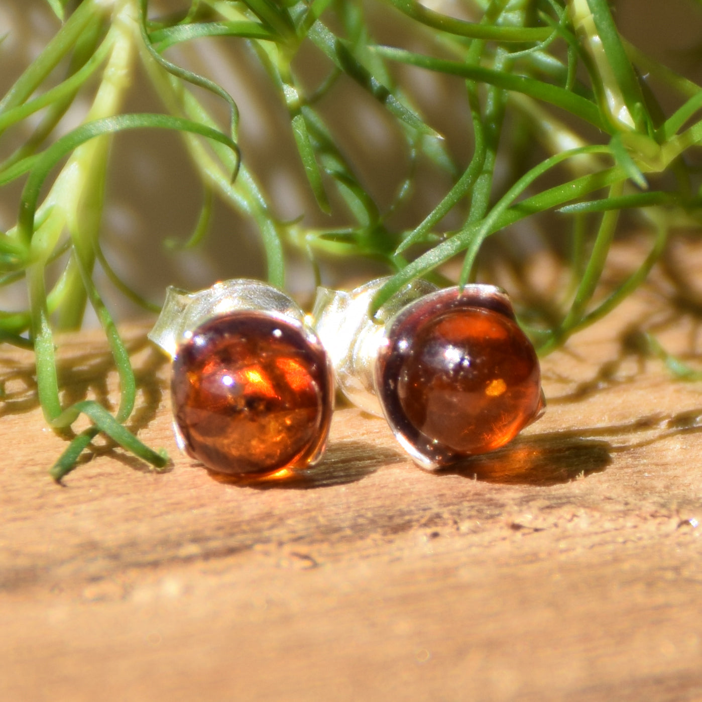 Ohrstecker mit Cognac-Bernsteinkugeln und 925er Sterlingsilber, MJ Baltica, BK044