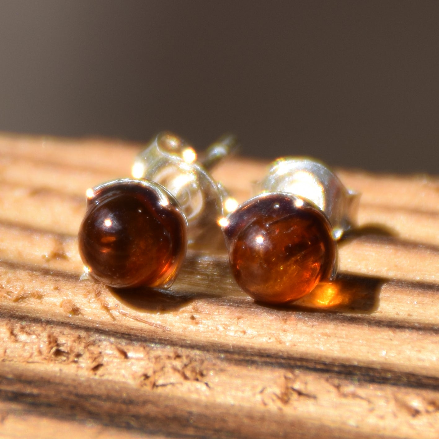Ohrstecker mit Cognac-Bernsteinkugeln und 925er Sterlingsilber, MJ Baltica, BK044