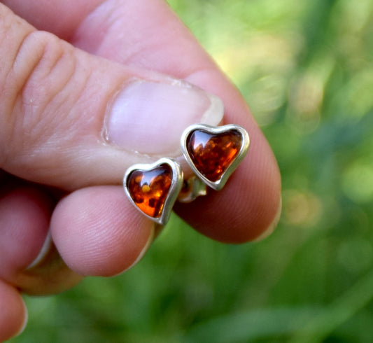 MJ Baltica, earrings, natural Baltic amber, 925 silver, heart, lobe, handcrafted, BK045