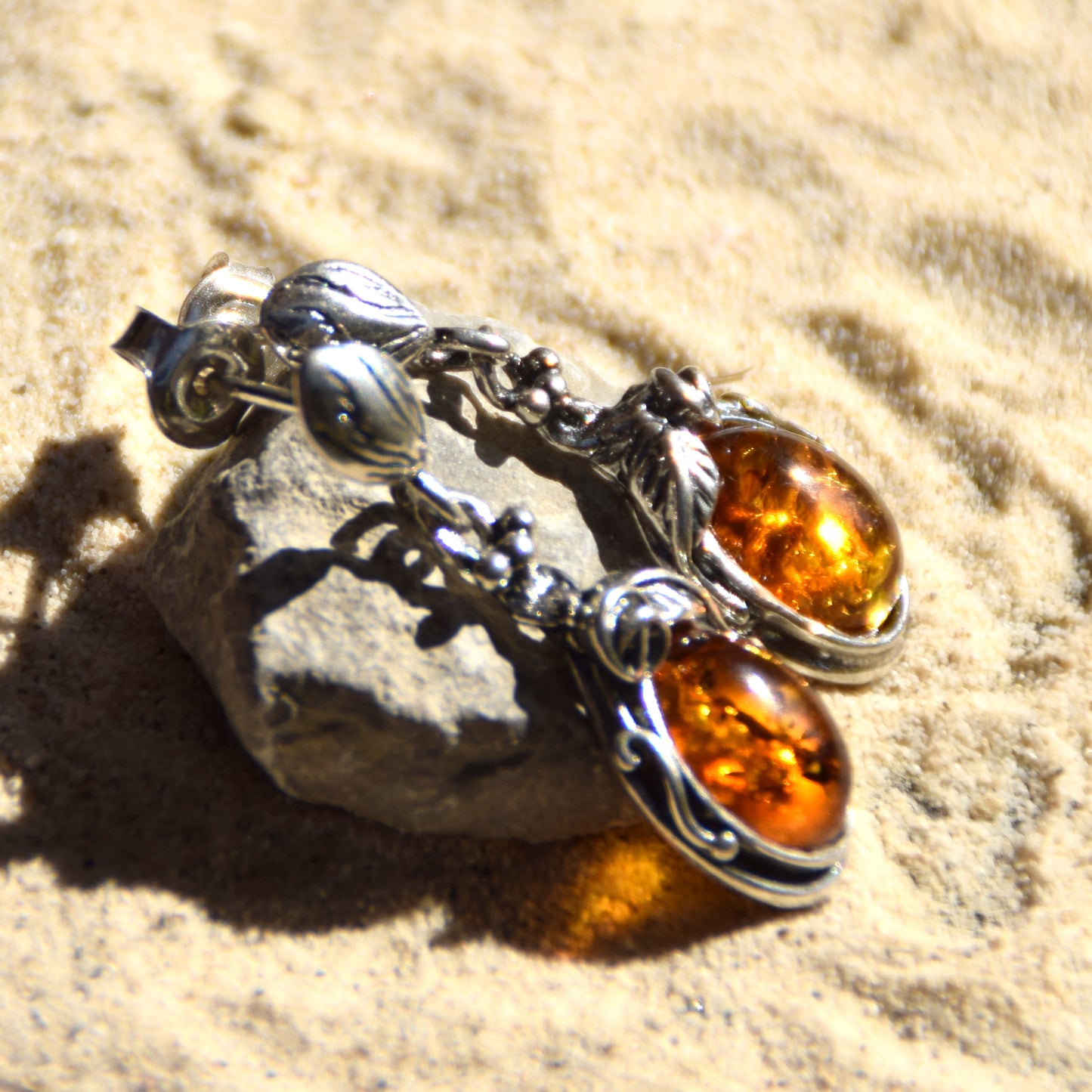Classici orecchini pendenti in stile vintage con Argento 925 e Ambra cognac naturale, MJ Baltica, BK051