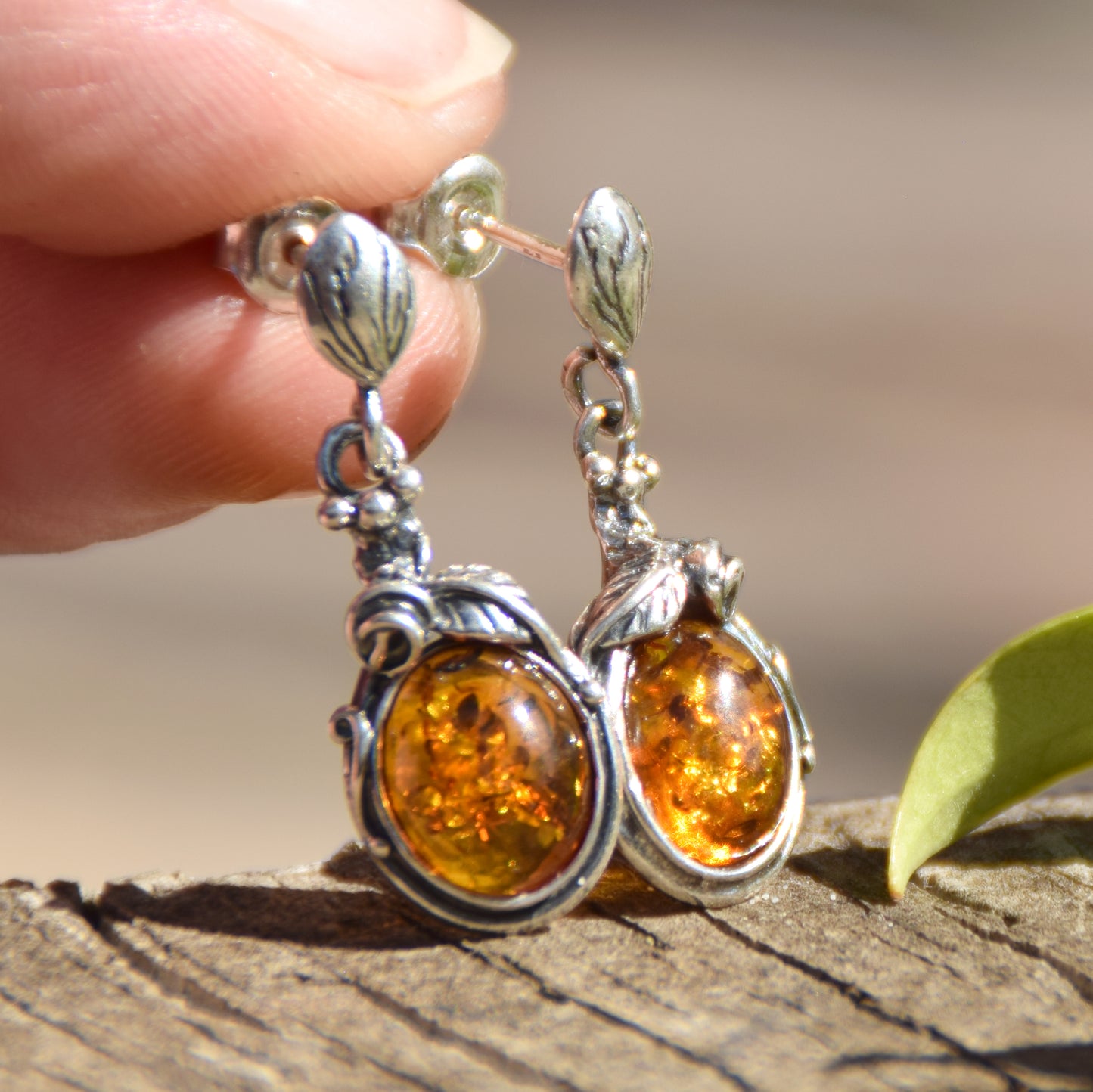 Classici orecchini pendenti in stile vintage con Argento 925 e Ambra cognac naturale, MJ Baltica, BK051