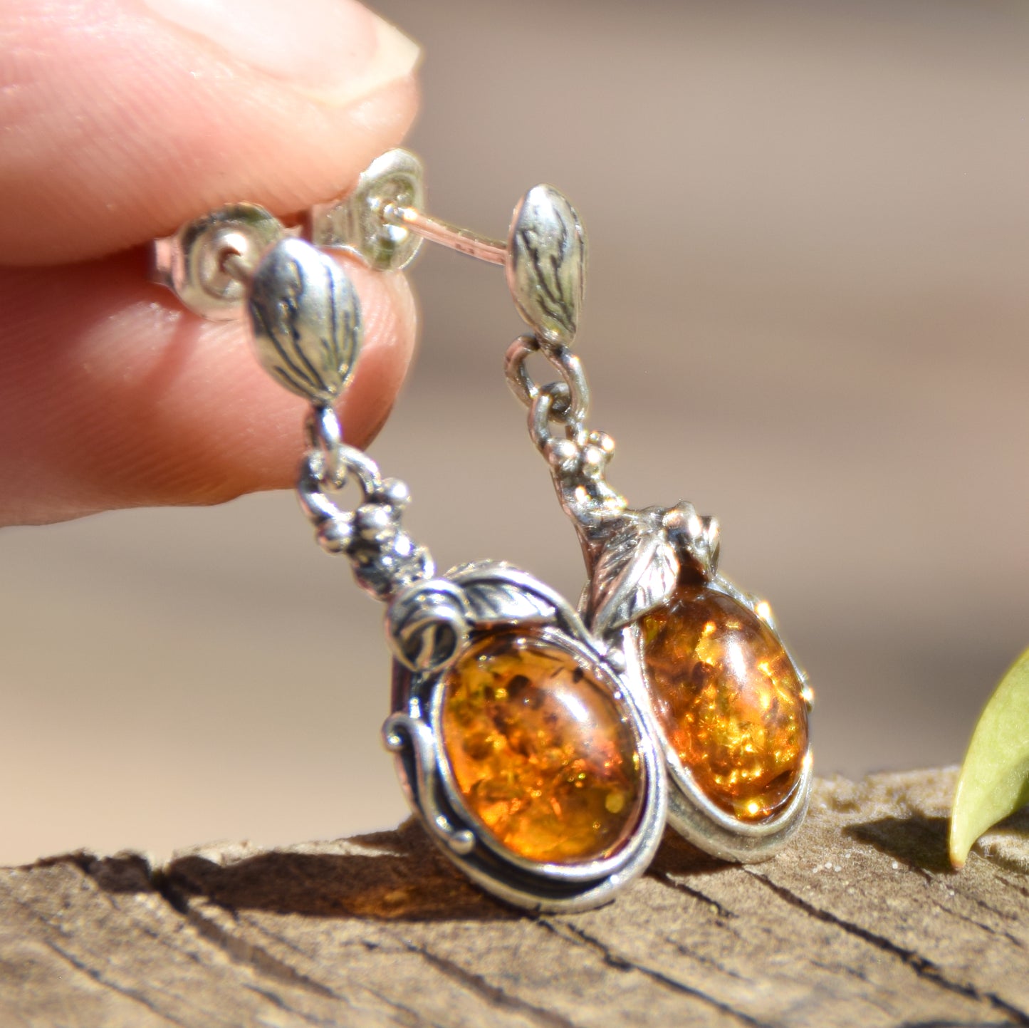 Classici orecchini pendenti in stile vintage con Argento 925 e Ambra cognac naturale, MJ Baltica, BK051