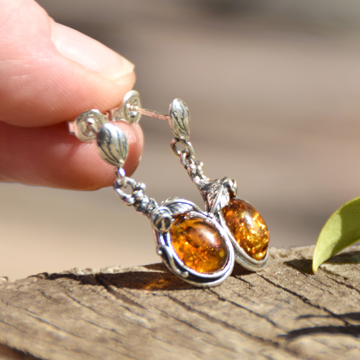 Classici orecchini pendenti in stile vintage con Argento 925 e Ambra cognac naturale, MJ Baltica, BK051