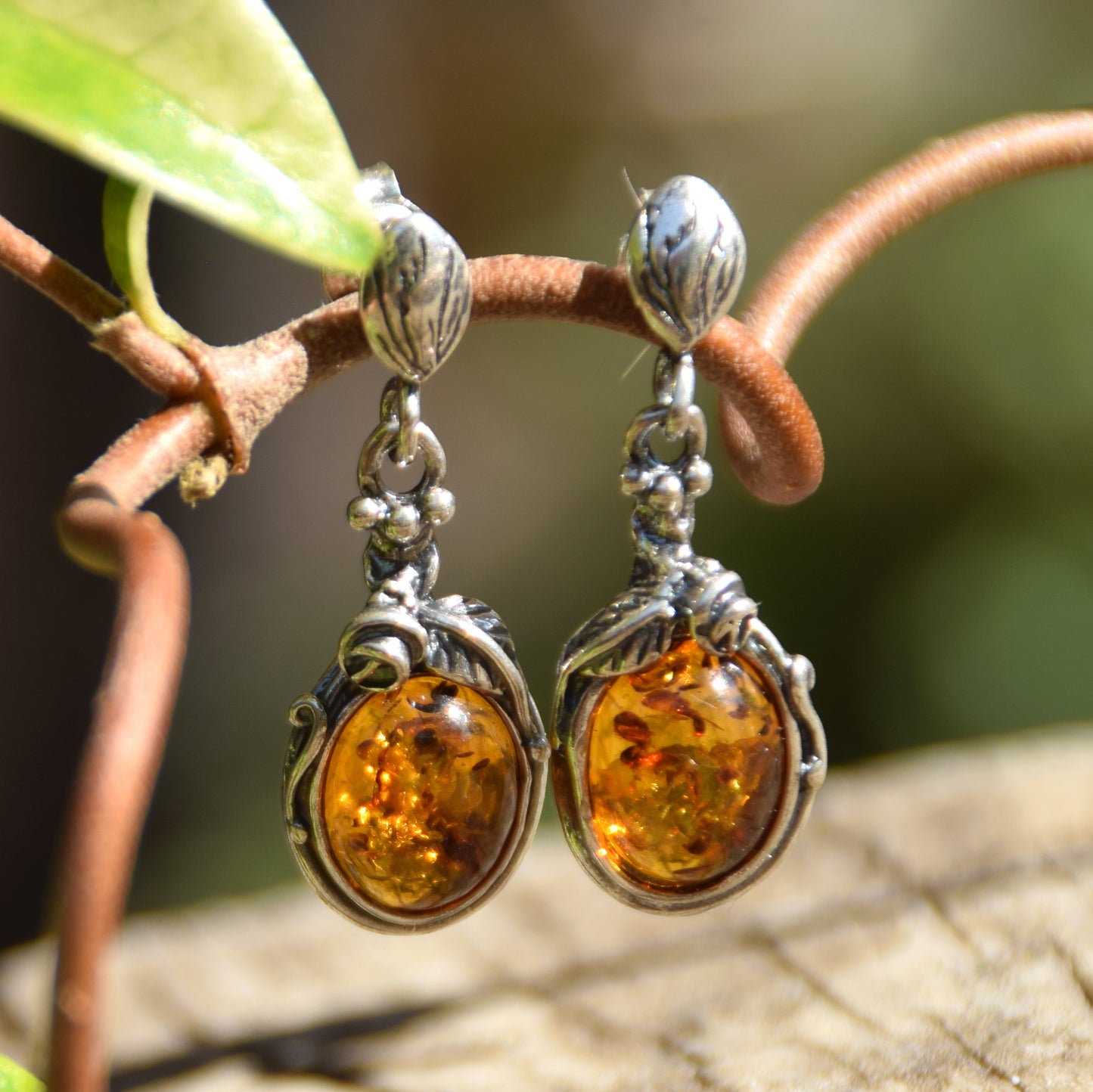 Classici orecchini pendenti in stile vintage con Argento 925 e Ambra cognac naturale, MJ Baltica, BK051