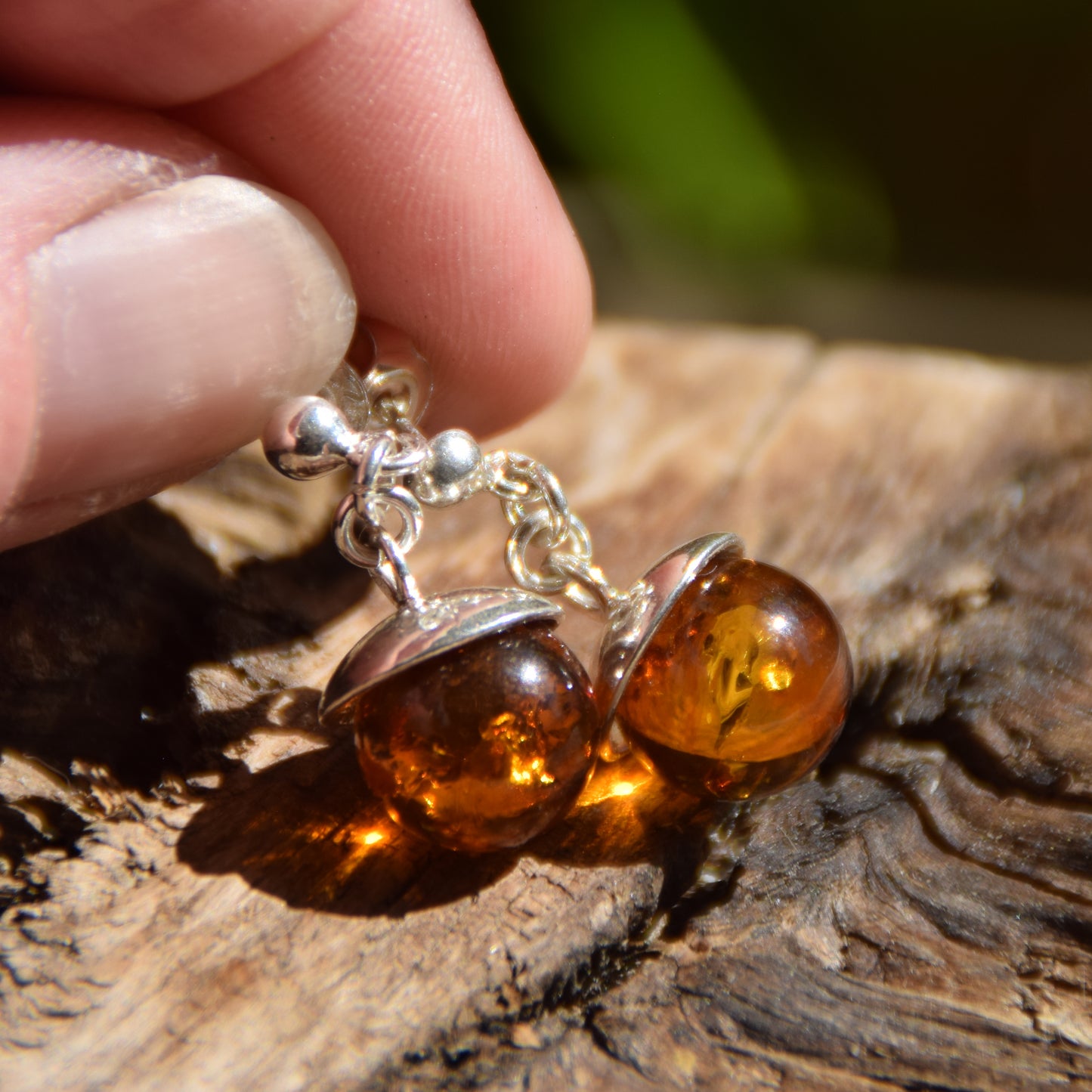 Orecchini pendenti con la sfera di Ambra cognac naturale e Argento 925, MJ Baltica, BK052