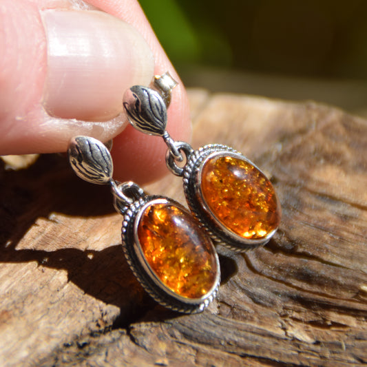 Classic dangling earrings with 925 Sterling Silver and natural cognac Amber, MJ Baltica, BK056