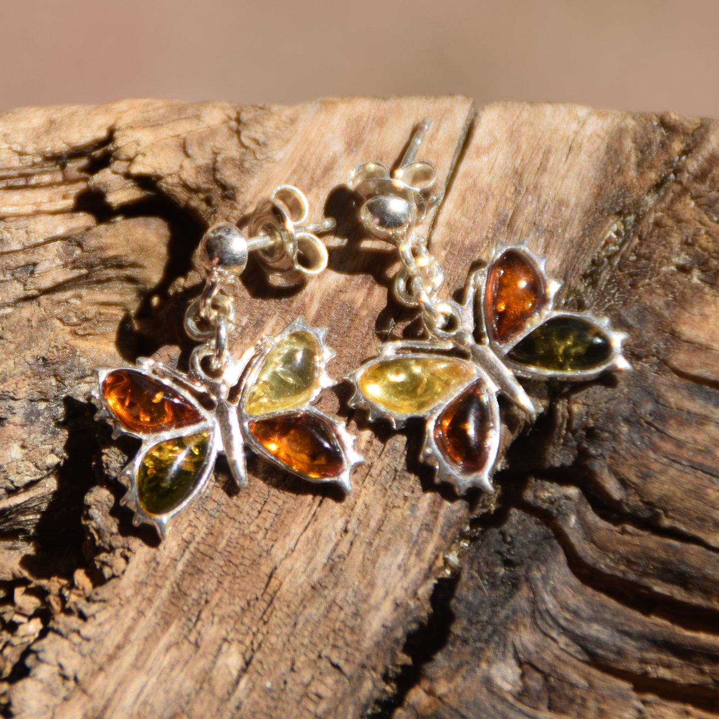Orecchini pendenti a forma della farfalla con Ambra naturale di varie tonalità e Argento 925, MJ Baltica, BK077