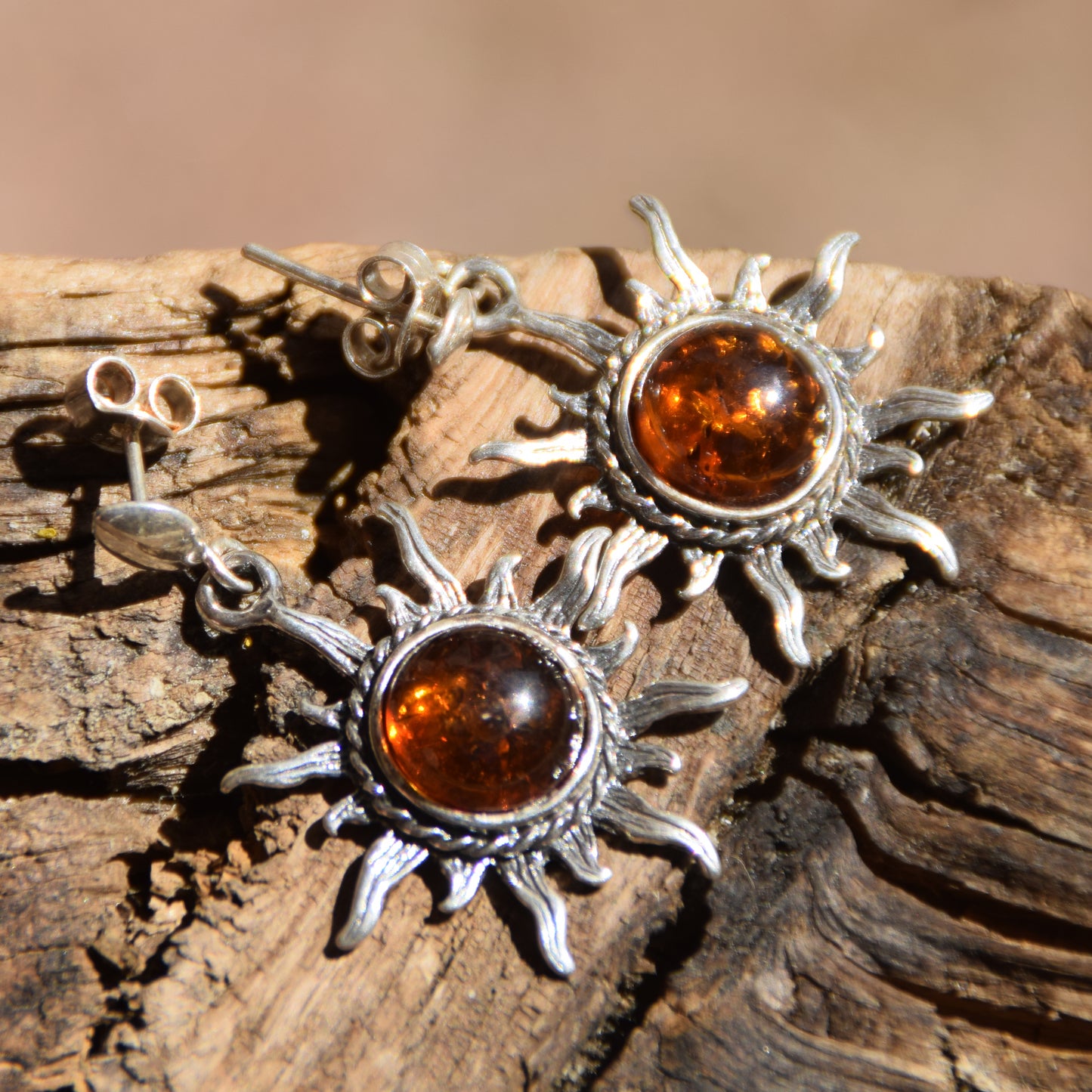 Grandi orecchini pendenti a forma del sole con Ambra cognac naturale e Argento 925, MJ Baltica, BK082