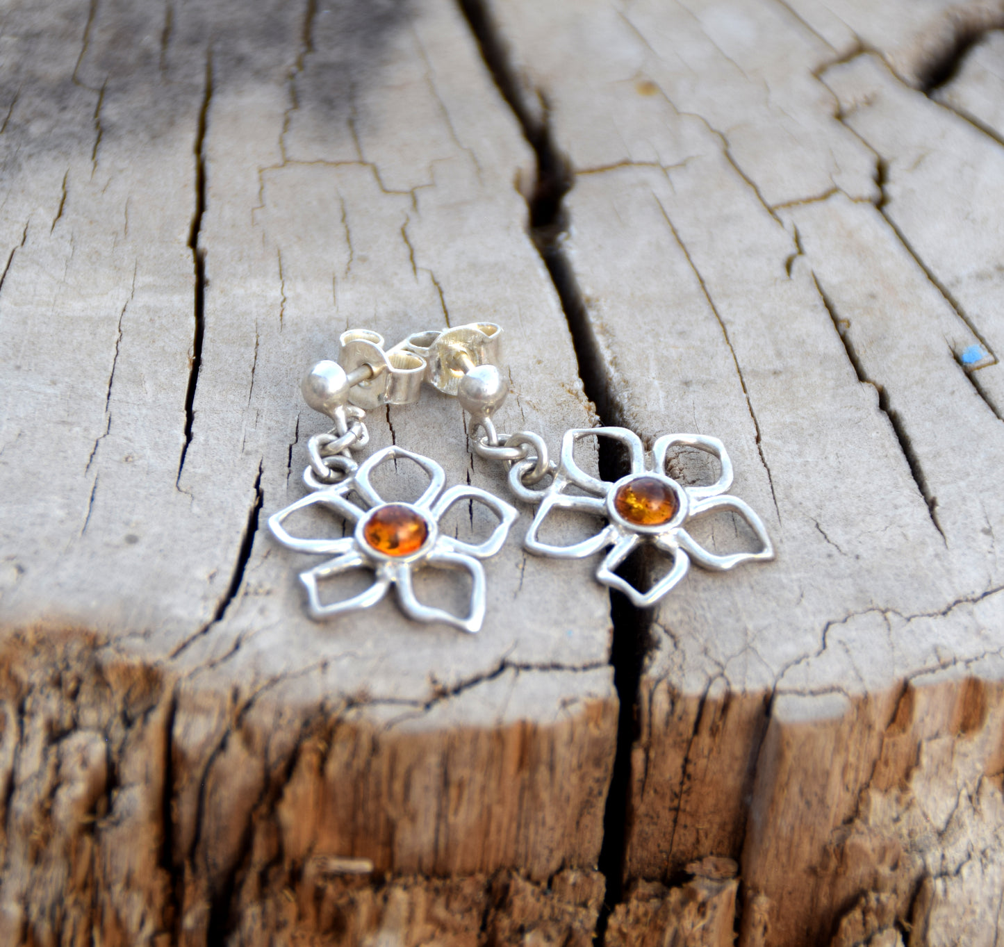 MJ Baltica, earrings, natural Baltic amber, 925 silver, flower, delicate, handcrafted, BK083