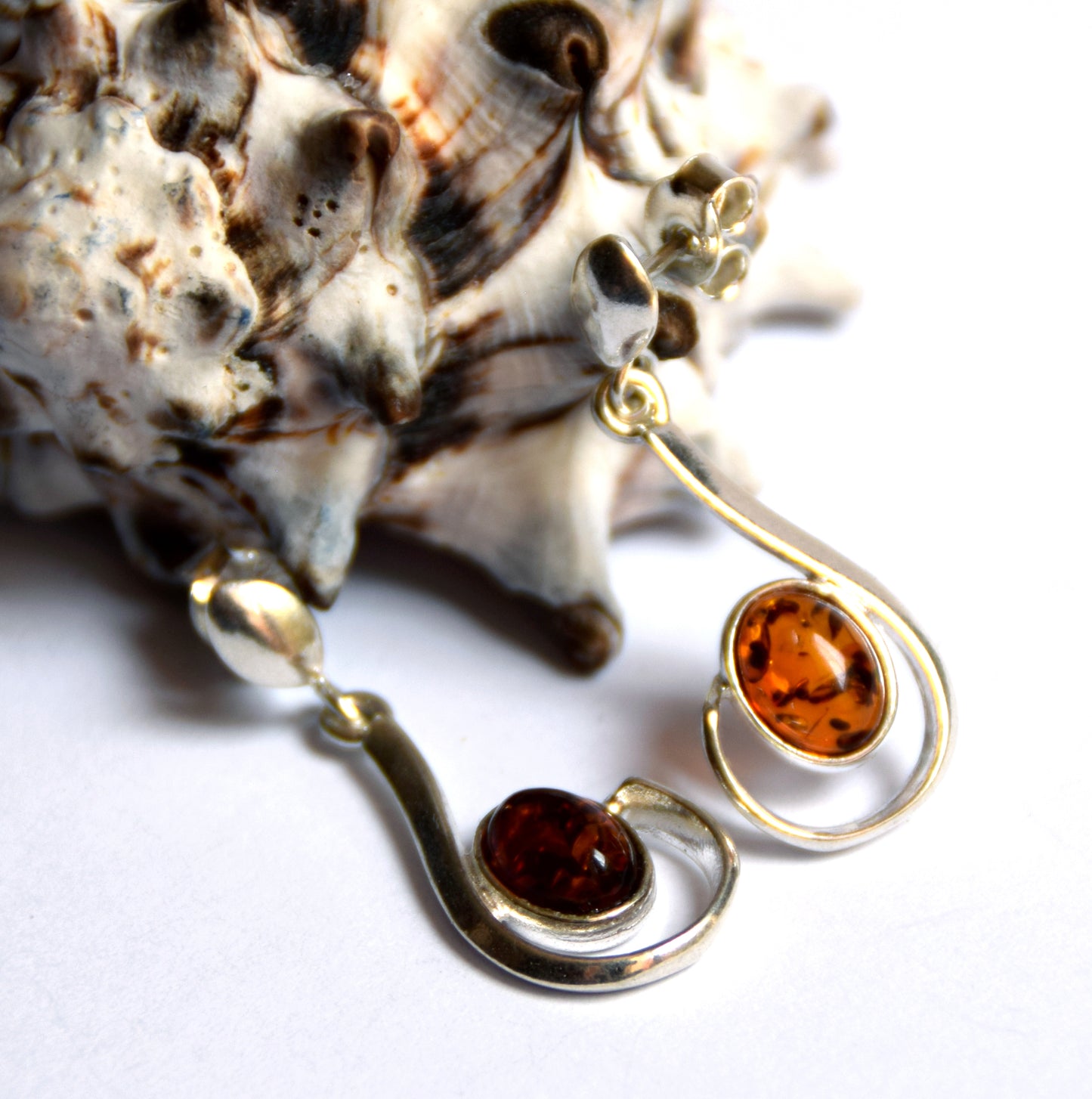 MJ Baltica, earrings, natural Baltic amber, 925 silver, elegant, feminine, handcrafted, BK085