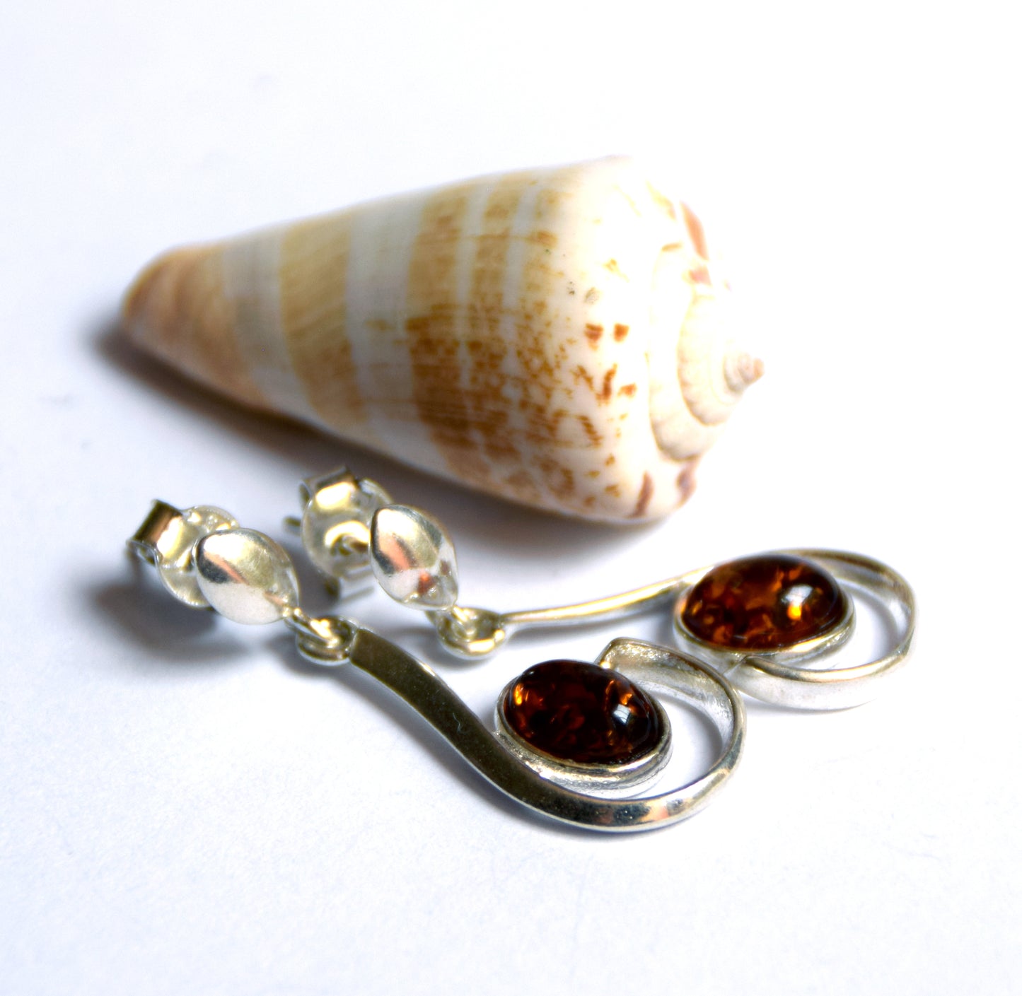 MJ Baltica, earrings, natural Baltic amber, 925 silver, elegant, feminine, handcrafted, BK085