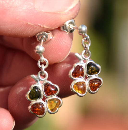 Clover dangle earrings with natural amber in various shades and 925 silver, MJ Baltica, BK095