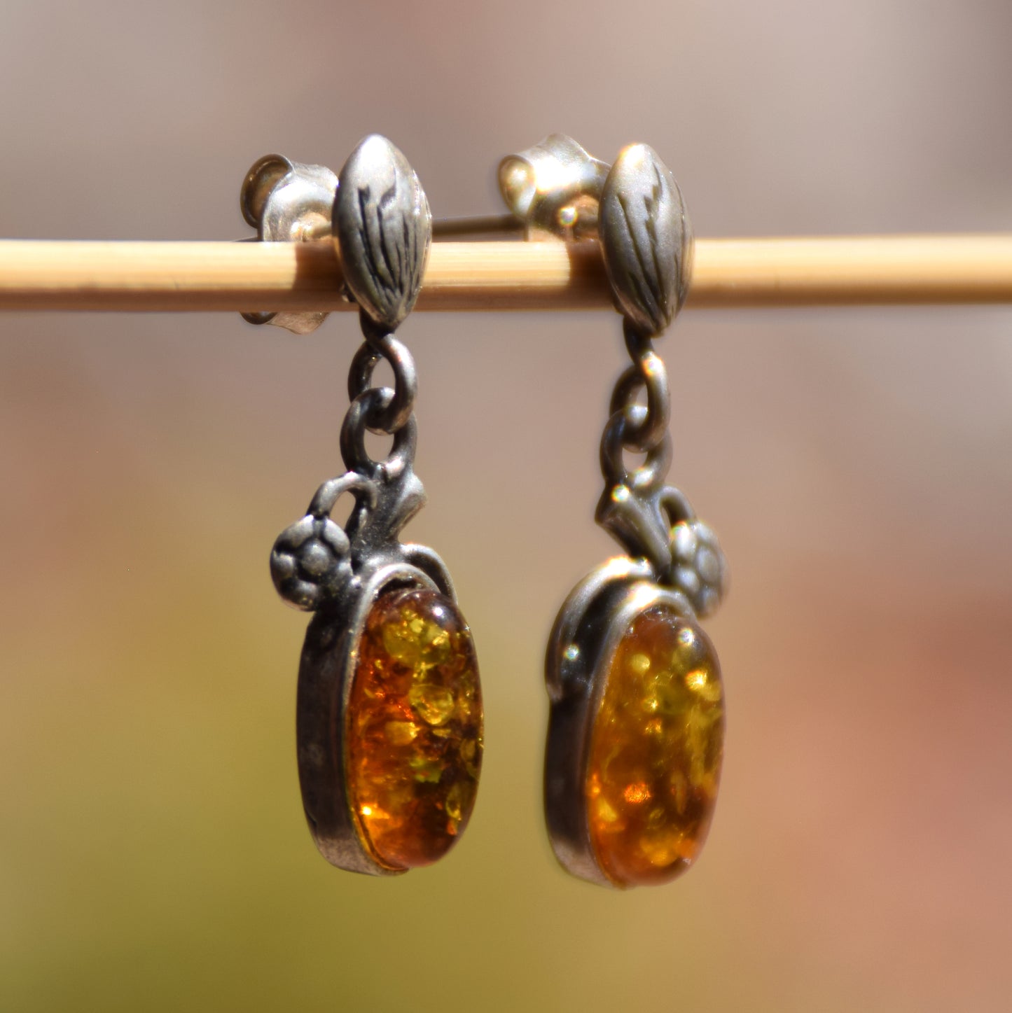 Zarte Ohrhänger im Vintage-Stil mit Natur-Cognac-Bernstein und 925er Silber, MJ Baltica, BK097