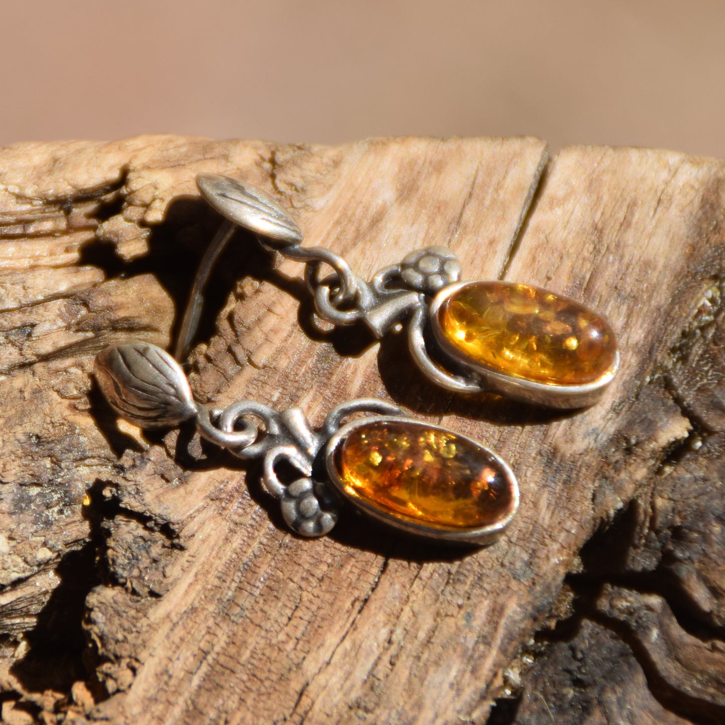 Zarte Ohrhänger im Vintage-Stil mit Natur-Cognac-Bernstein und 925er Silber, MJ Baltica, BK097