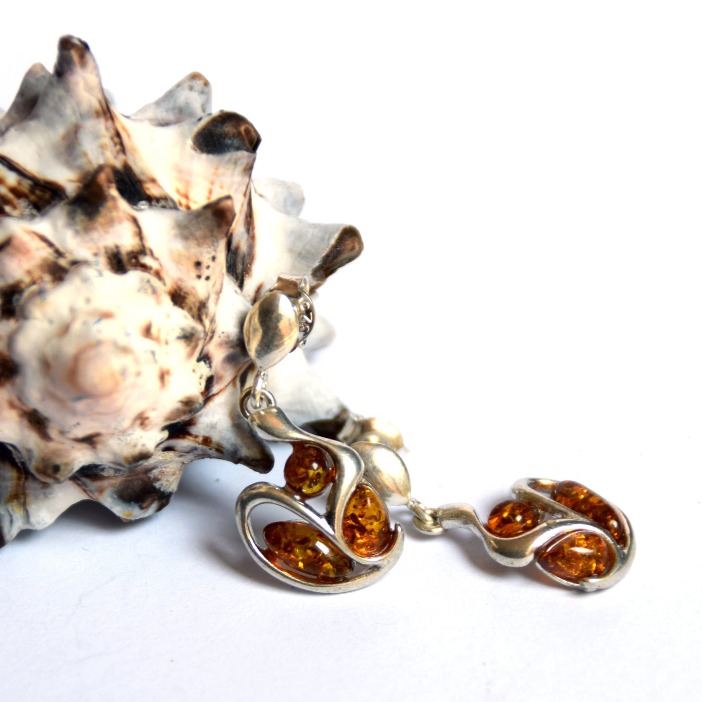 MJ Baltica, earrings, natural Baltic amber, 925 silver, modern, handcrafted, abstract, BK098