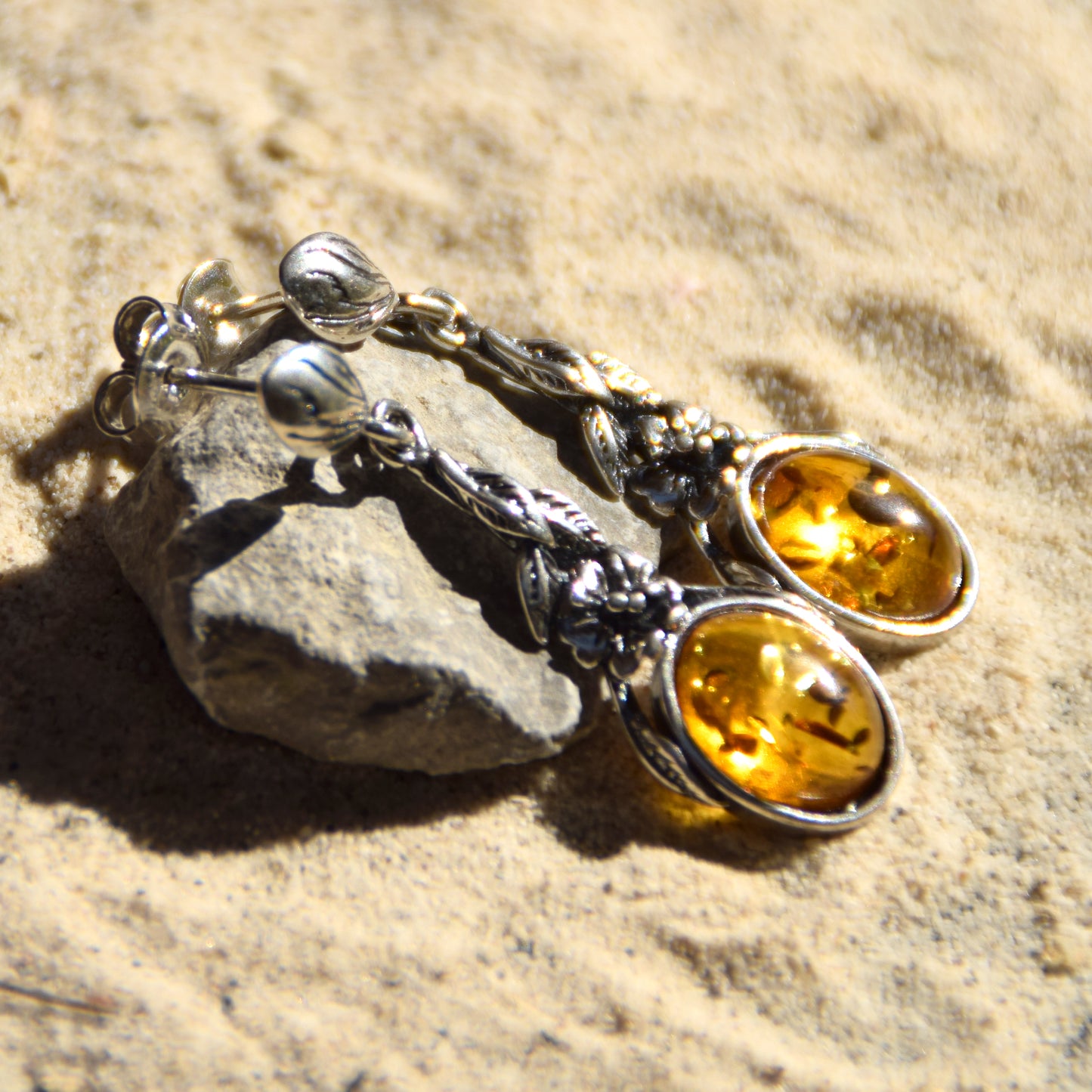Classici orecchini pendenti in stile vintage con Argento 925 e Ambra cognac naturale, MJ Baltica, BK101