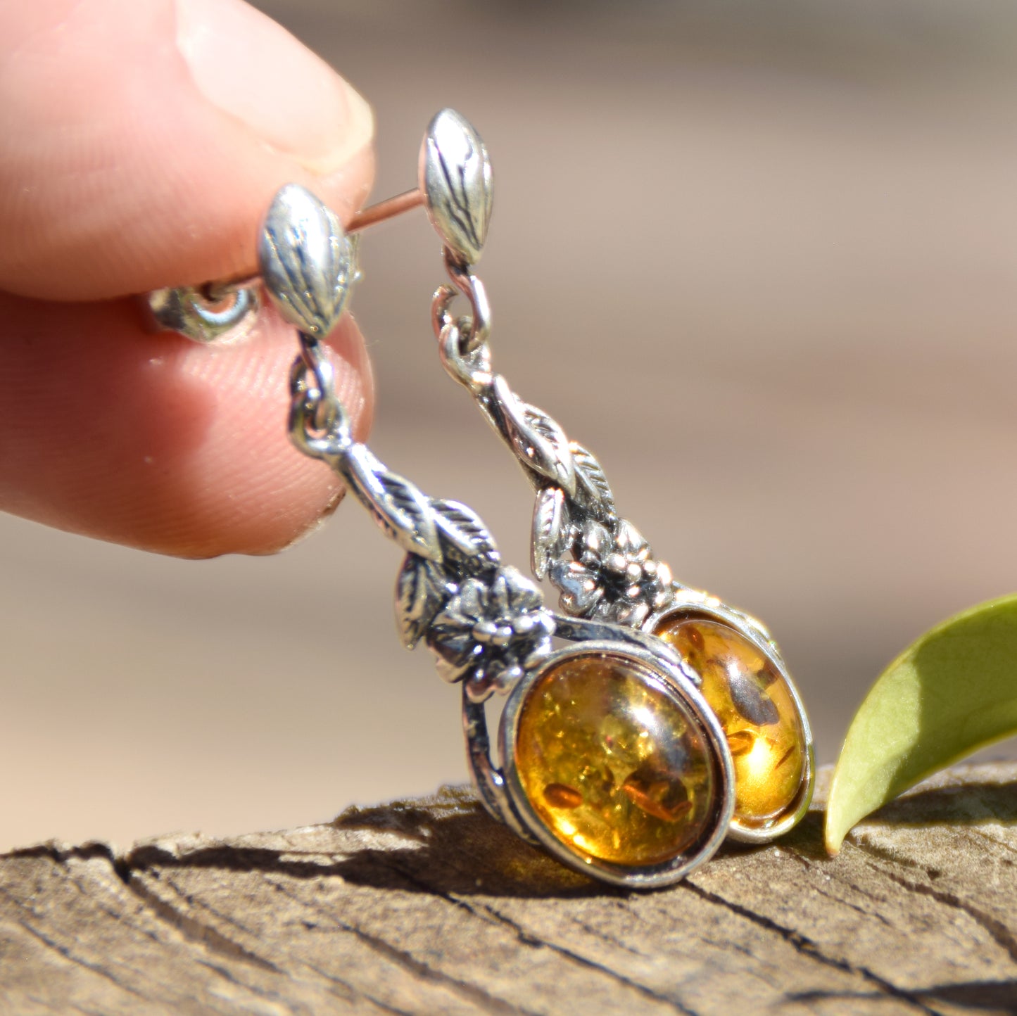 Classici orecchini pendenti in stile vintage con Argento 925 e Ambra cognac naturale, MJ Baltica, BK101