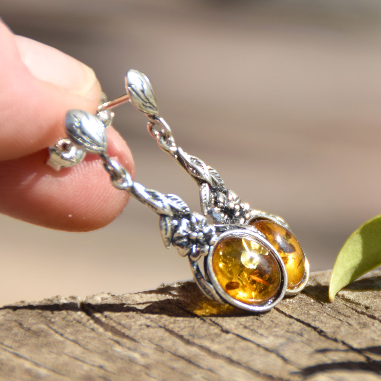 Classici orecchini pendenti in stile vintage con Argento 925 e Ambra cognac naturale, MJ Baltica, BK101