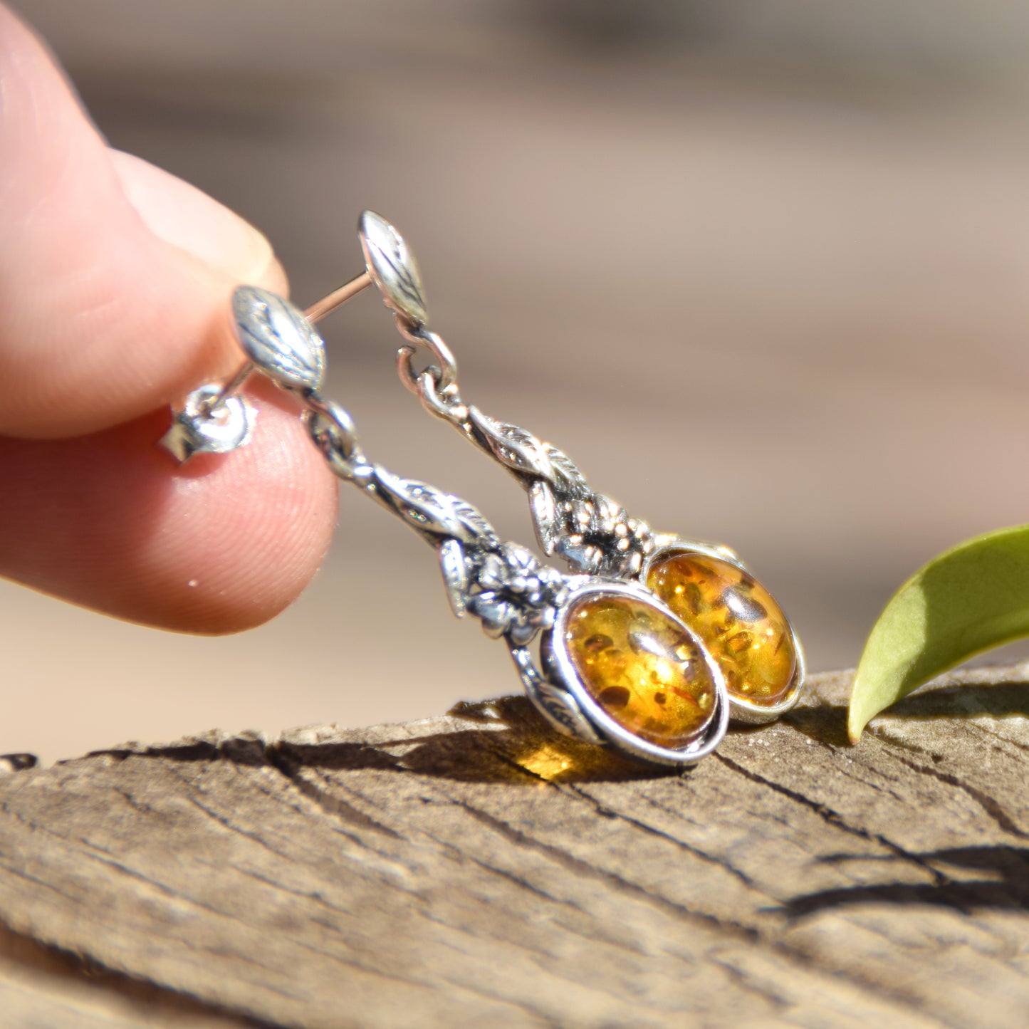 Classici orecchini pendenti in stile vintage con Argento 925 e Ambra cognac naturale, MJ Baltica, BK101