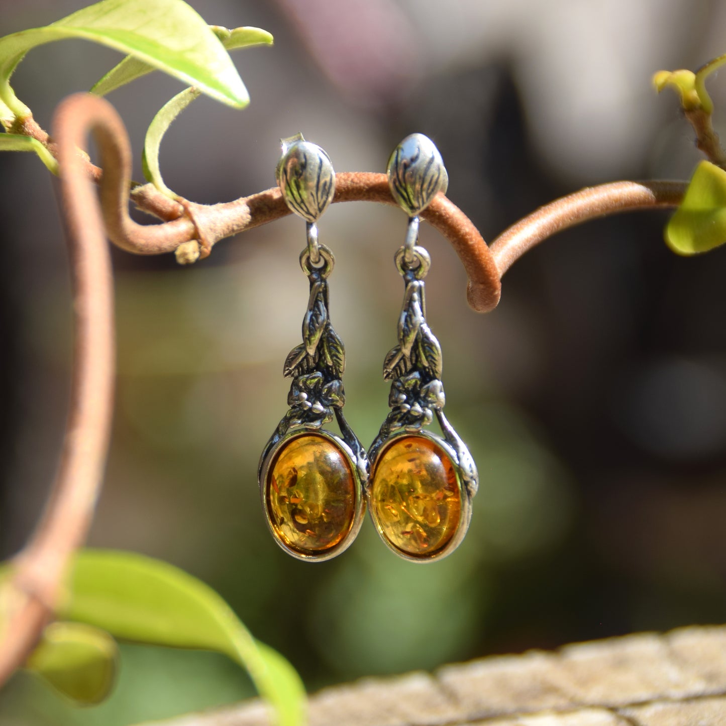 Classici orecchini pendenti in stile vintage con Argento 925 e Ambra cognac naturale, MJ Baltica, BK101