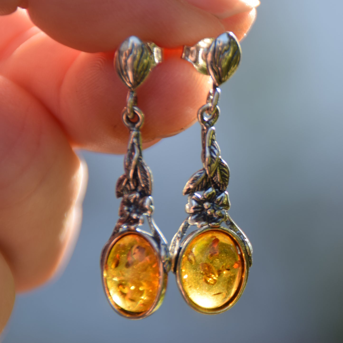 Classici orecchini pendenti in stile vintage con Argento 925 e Ambra cognac naturale, MJ Baltica, BK101