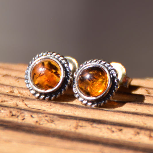 Classic round stud earrings with natural Cognac Amber and Sterling Silver 925, MJ Baltica, BK103