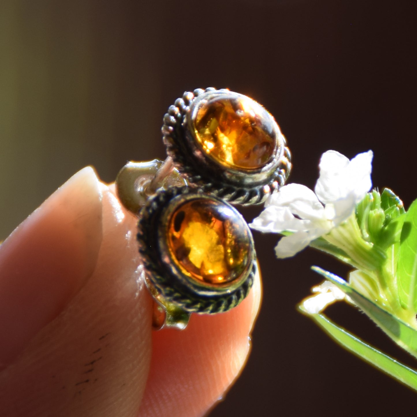 Classic round stud earrings with natural Cognac Amber and Sterling Silver 925, MJ Baltica, BK103