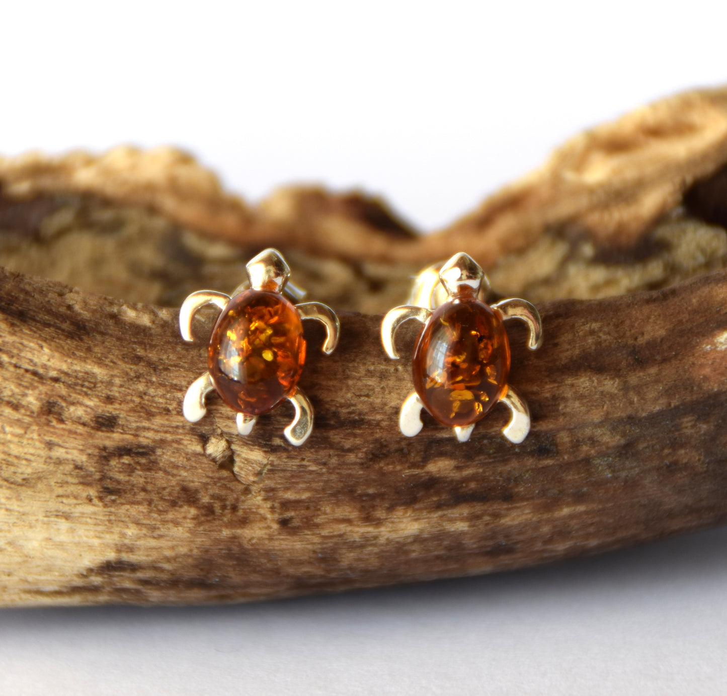 Delicate earrings with a turtle in cognac-colored natural Amber and 925 Silver, MJ Baltica, BK105