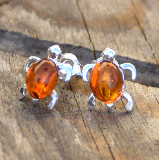 Delicate earrings with a turtle in cognac-colored natural Amber and 925 Silver, MJ Baltica, BK105