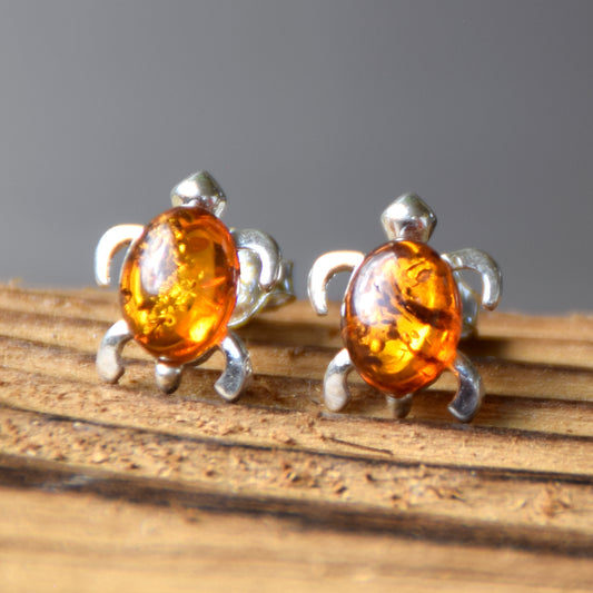 Delicate earrings with a turtle in cognac-colored natural Amber and 925 Silver, MJ Baltica, BK105