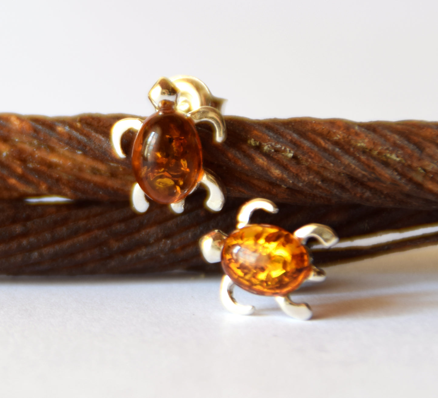 Delicate earrings with a turtle in cognac-colored natural Amber and 925 Silver, MJ Baltica, BK105