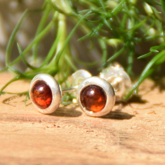 Simple round earrings with natural cognac Amber and 925 Sterling Silver, MJ Baltica, BK106 (1)