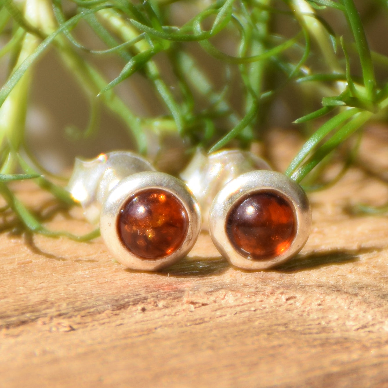 Simple round earrings with natural cognac Amber and 925 Sterling Silver, MJ Baltica, BK106 (1)