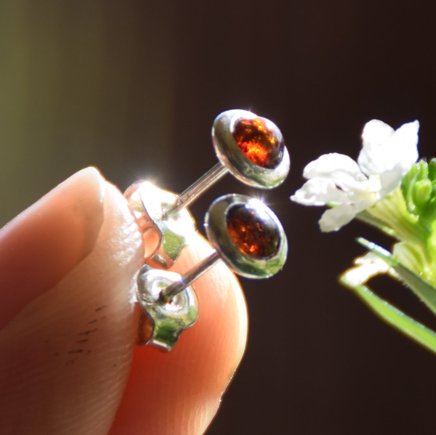 Simple round earrings with natural cognac Amber and 925 Sterling Silver, MJ Baltica, BK106 (1)