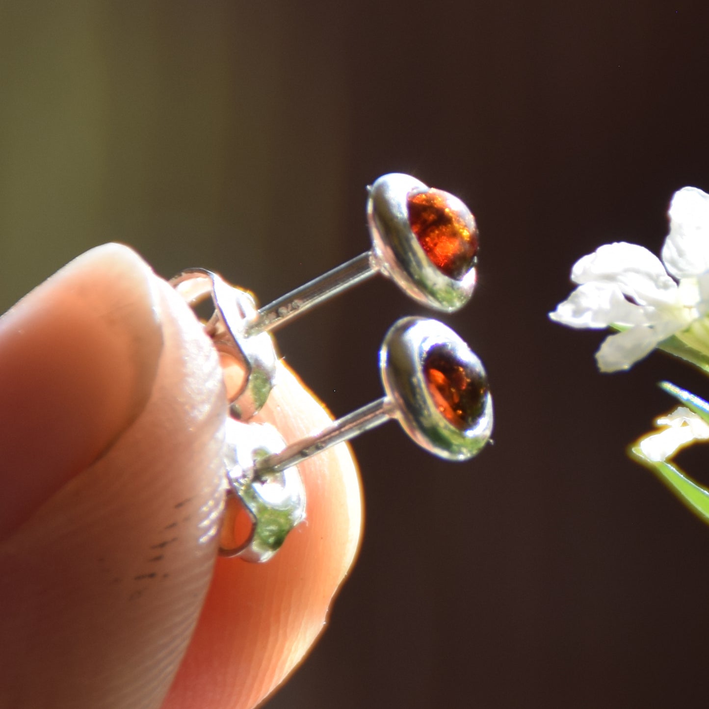 Simple round earrings with natural cognac Amber and 925 Sterling Silver, MJ Baltica, BK106 (1)