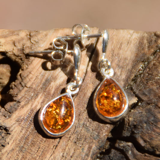 Classic drop earrings with cognac-colored natural Amber and 925 Sterling Silver, MJ Baltica, BK128