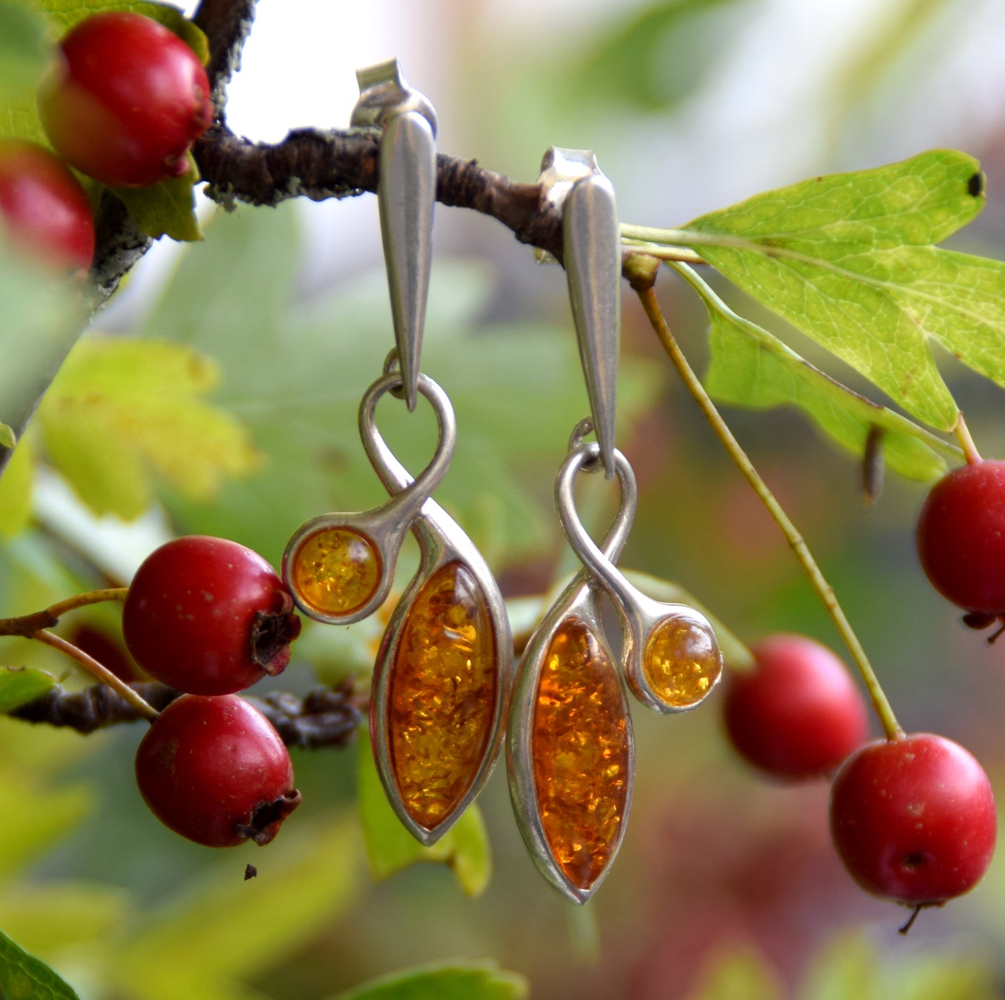 MJ Baltica, earrings, natural Baltic amber, 925 silver, elegant, feminine, bright, abstract, BK139