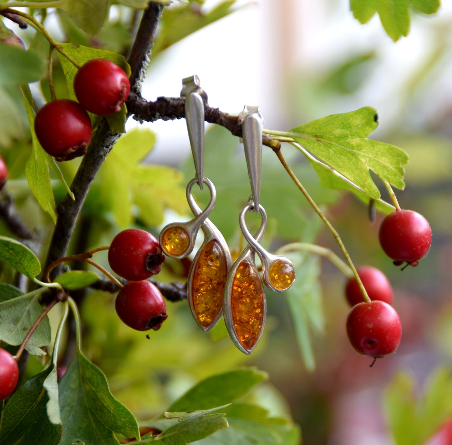 MJ Baltica, earrings, natural Baltic amber, 925 silver, elegant, feminine, bright, abstract, BK139