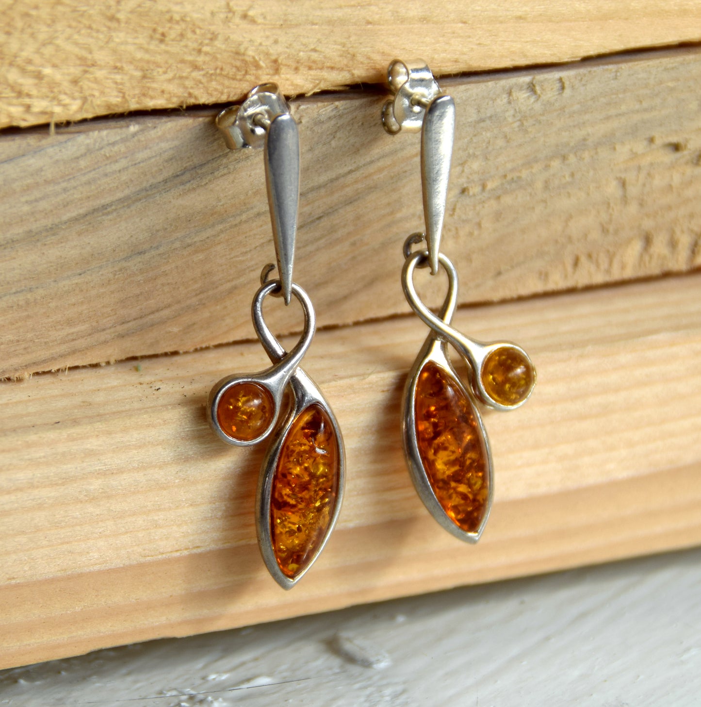 MJ Baltica, earrings, natural Baltic amber, 925 silver, elegant, feminine, bright, abstract, BK139