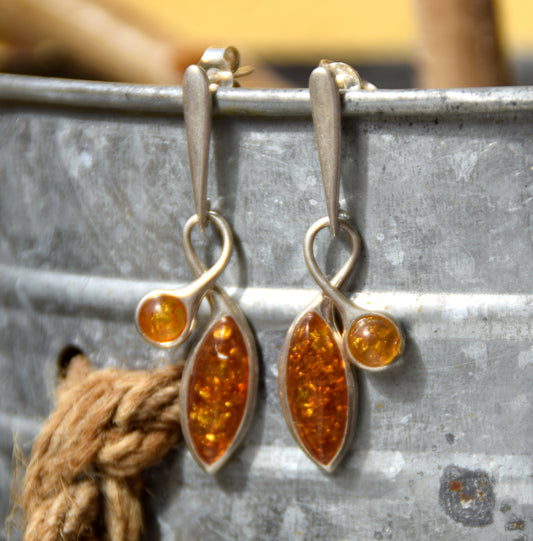 MJ Baltica, earrings, natural Baltic amber, 925 silver, elegant, feminine, bright, abstract, BK139