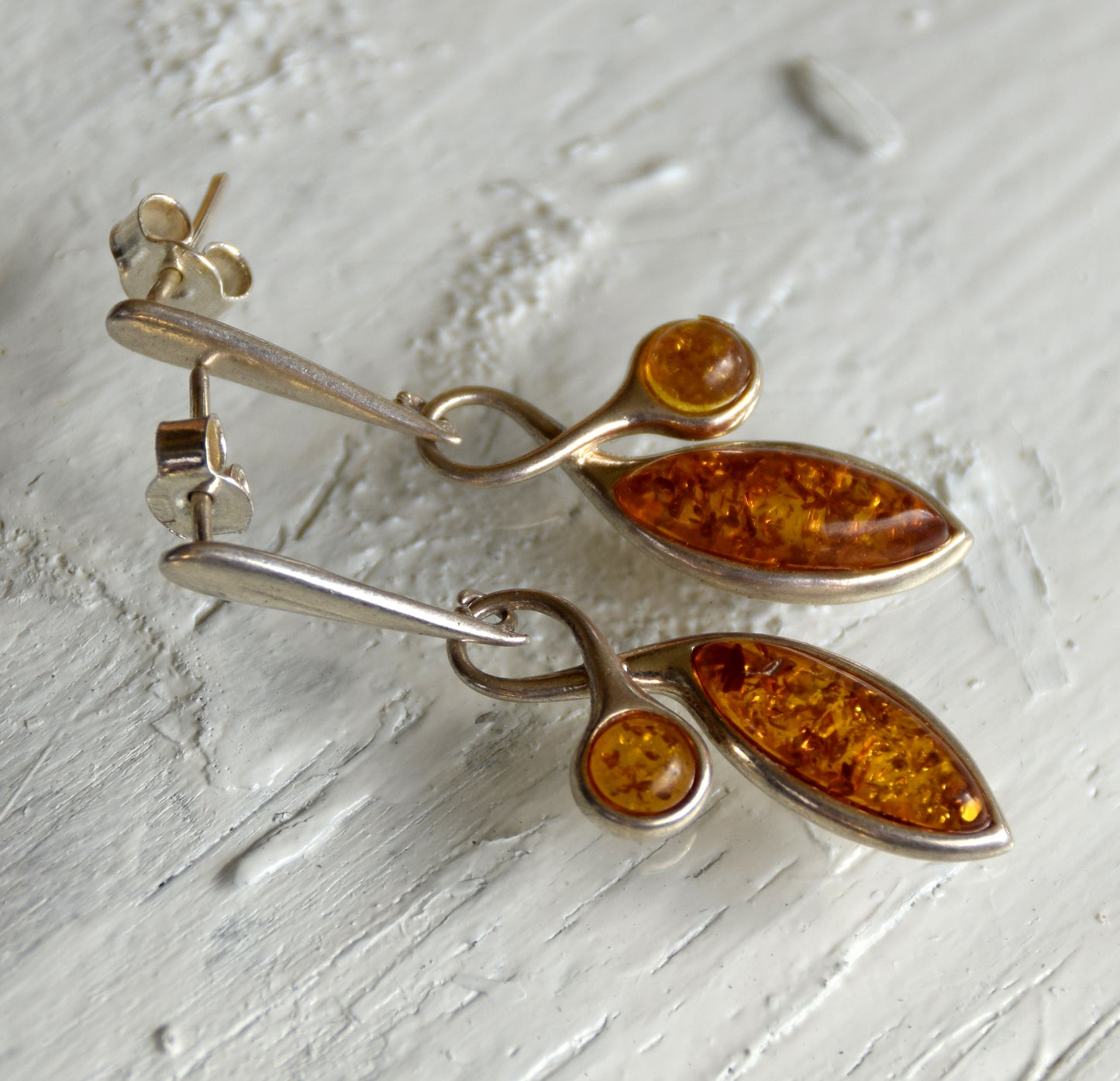 MJ Baltica, earrings, natural Baltic amber, 925 silver, elegant, feminine, bright, abstract, BK139