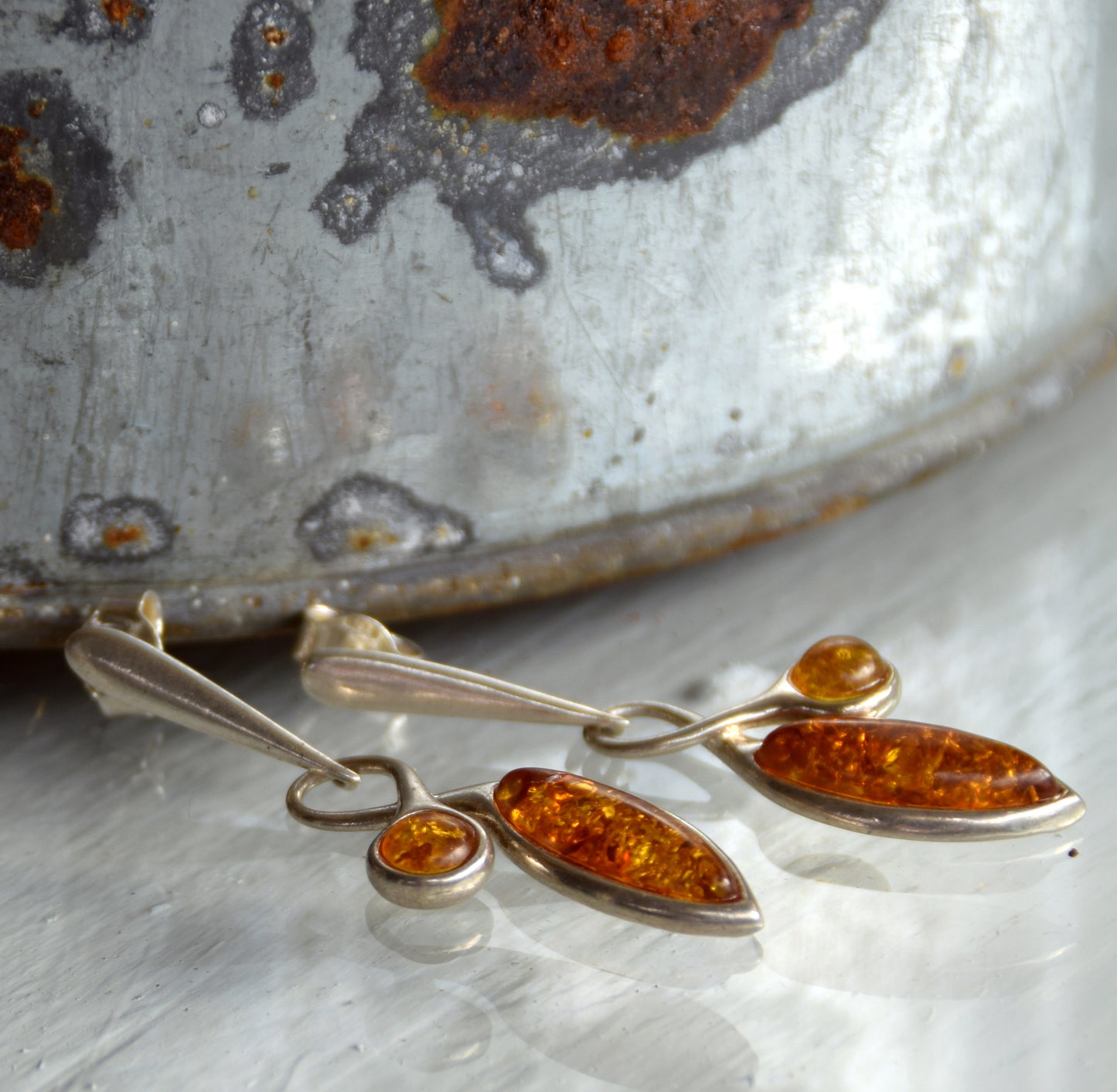 MJ Baltica, earrings, natural Baltic amber, 925 silver, elegant, feminine, bright, abstract, BK139