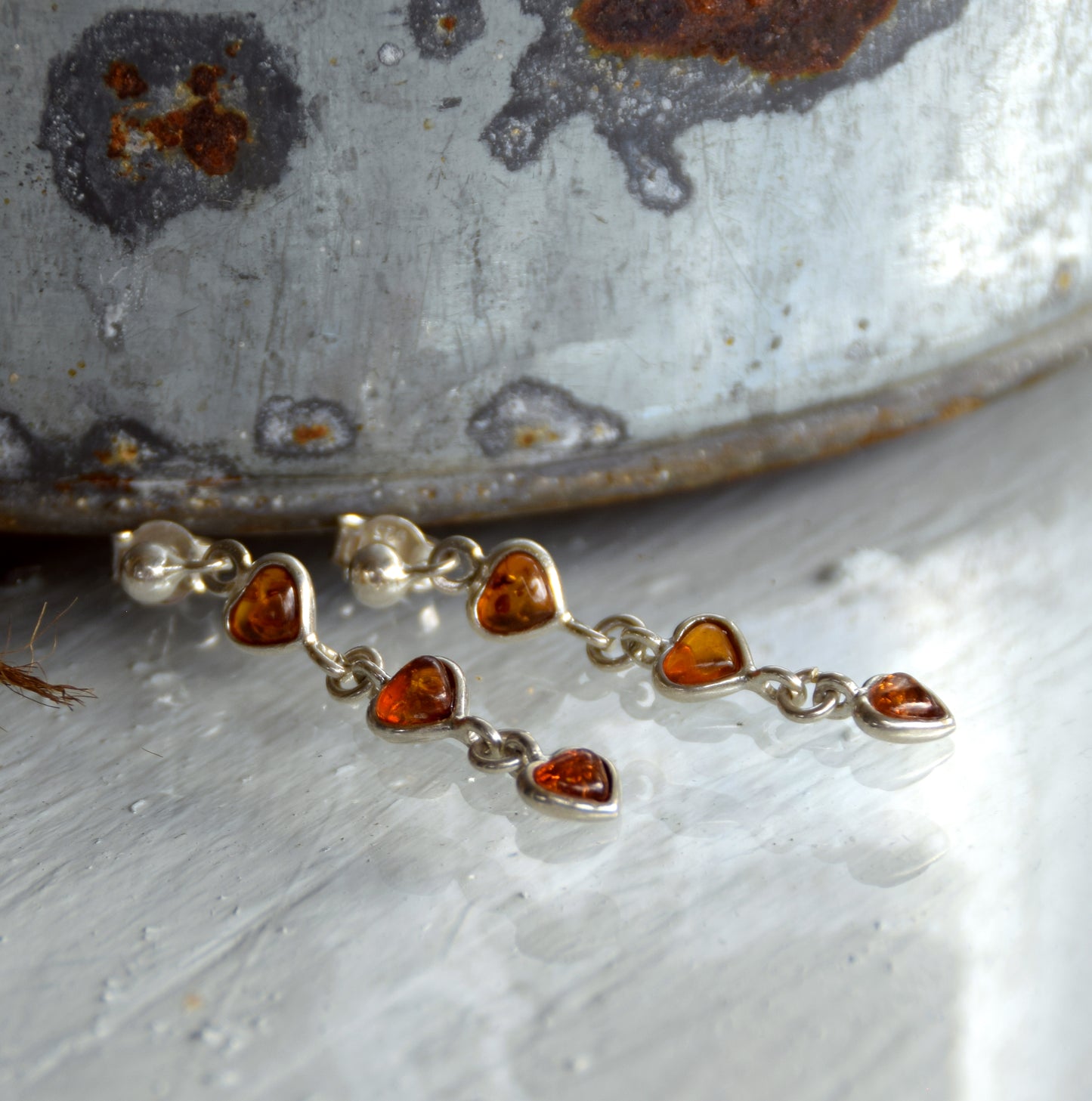 MJ Baltica, earrings, natural Baltic amber, 925 silver, delicate, elegant, heart, cognac, BK143