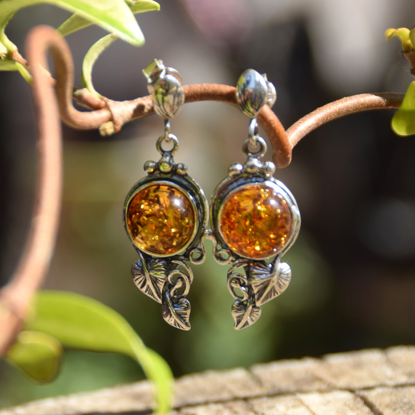 Classici orecchini pendenti in stile vintage con Argento 925 e Ambra cognac naturale, MJ Baltica, BK154