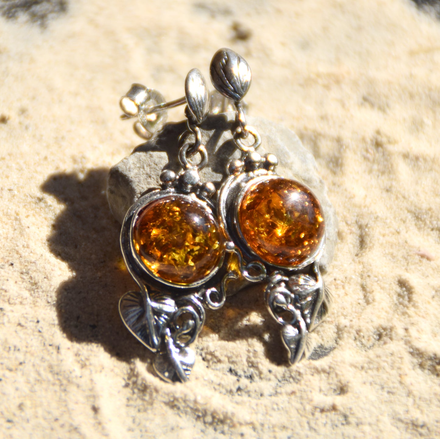 Classici orecchini pendenti in stile vintage con Argento 925 e Ambra cognac naturale, MJ Baltica, BK154